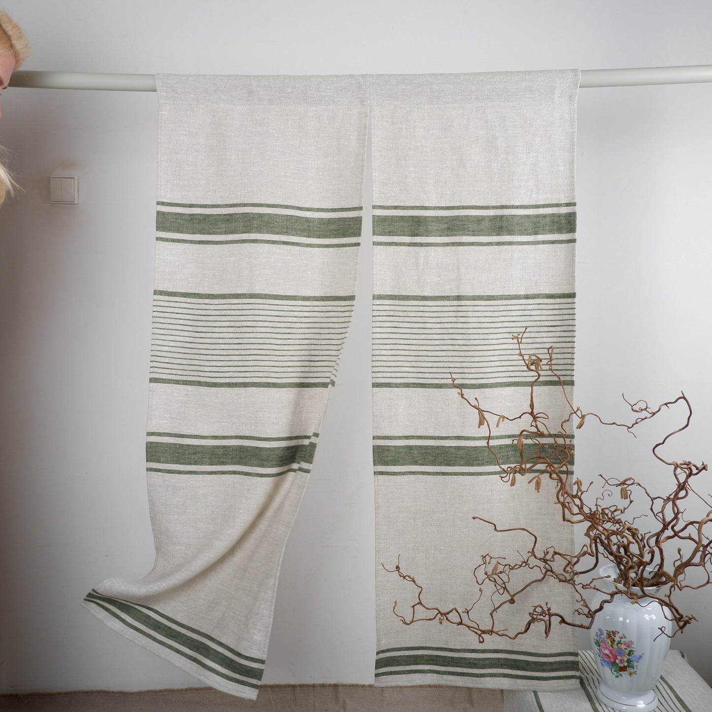 Randig Noren-gardin i linne, Japansk Noren-panel i linne, Japansk dörrgardin, Dörröppningsdraperi i linne, Noren-draperi i linne med stångficka