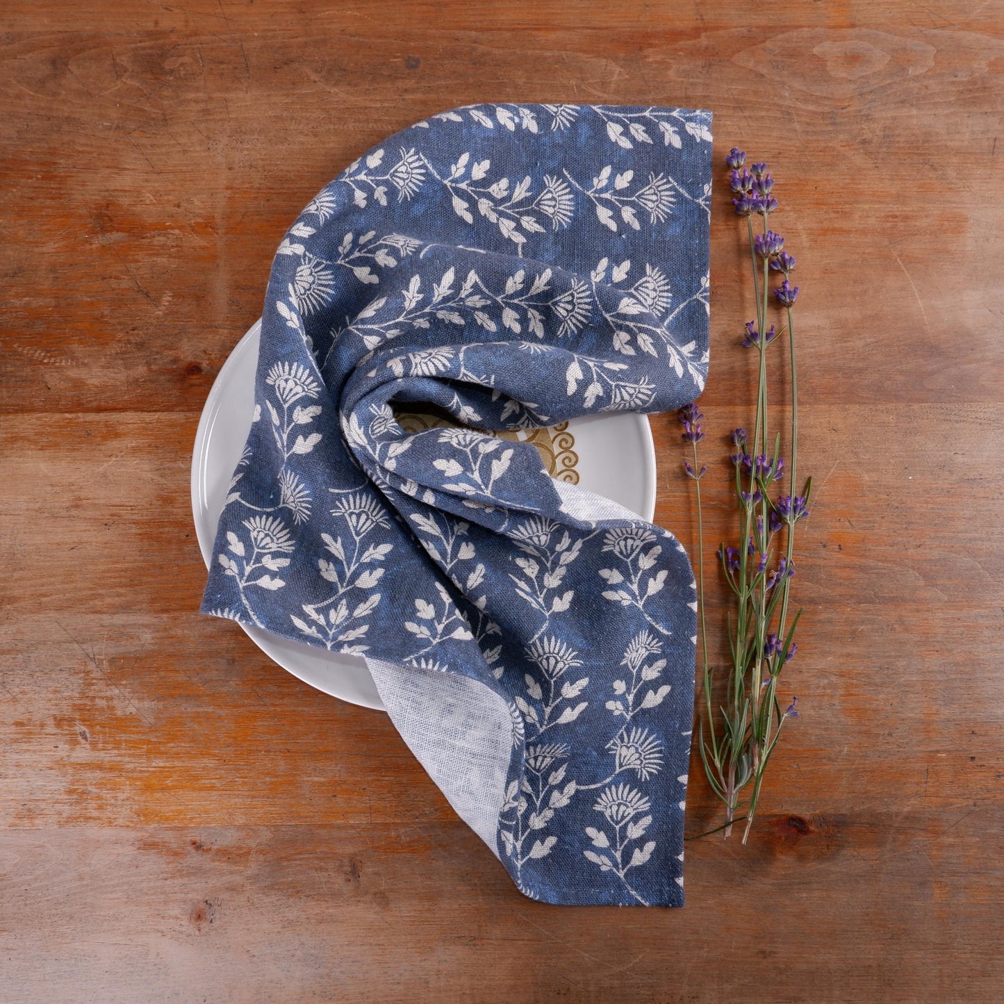 Napkin French linen Toile de jouy in White blue floral with birds and butterflies / Cottage country style Set of linen napkins Stonewashed