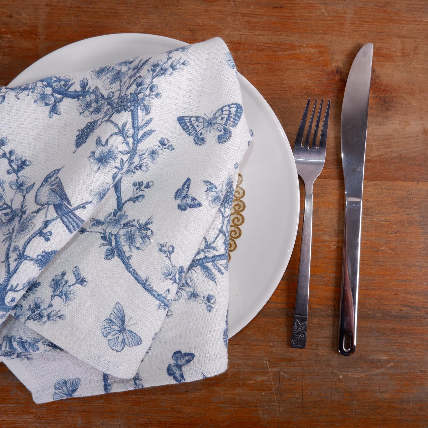 Napkin French linen Toile de jouy in White blue floral with birds and butterflies / Cottage country style Set of linen napkins Stonewashed