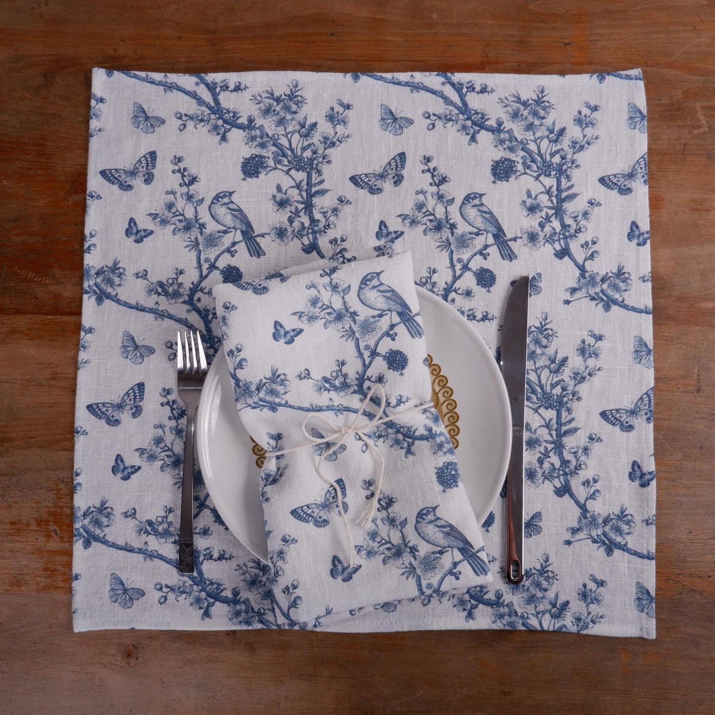 Napkin French linen Toile de jouy in White blue floral with birds and butterflies / Cottage country style Set of linen napkins Stonewashed