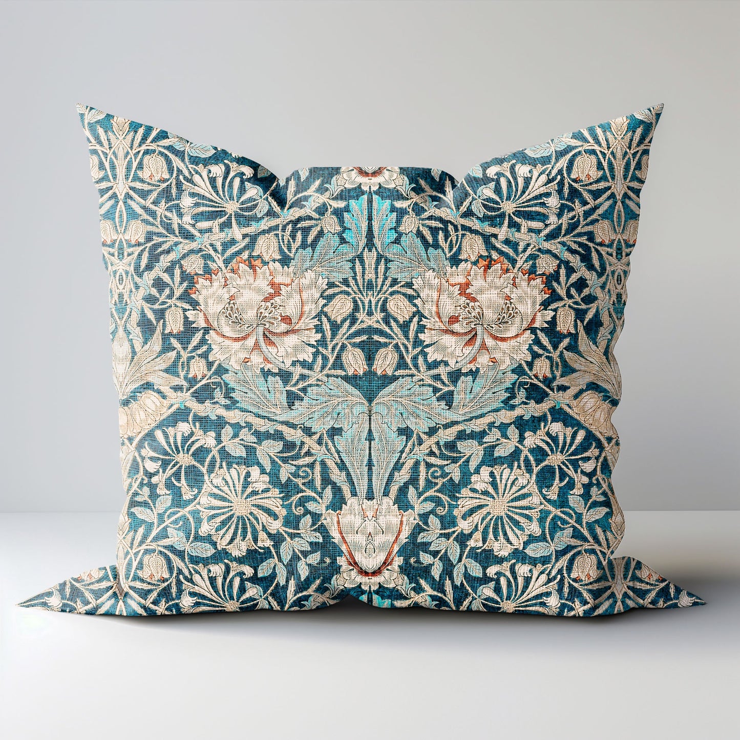 Designerörngott i linne med William Morris kaprifoltryck, Art and Crafts örngott på linne för viktorianskt lantligt hem