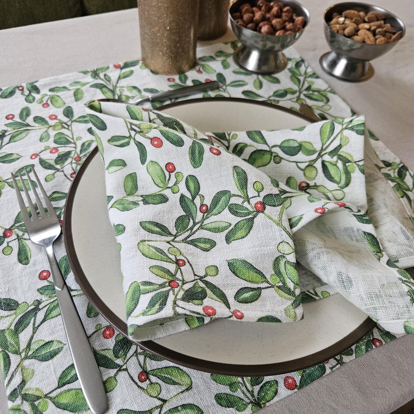 Linen napkins or tablecloth Christmas holiday print / Mistletoe Prints Holiday season table decor Chritsmas decoration linen