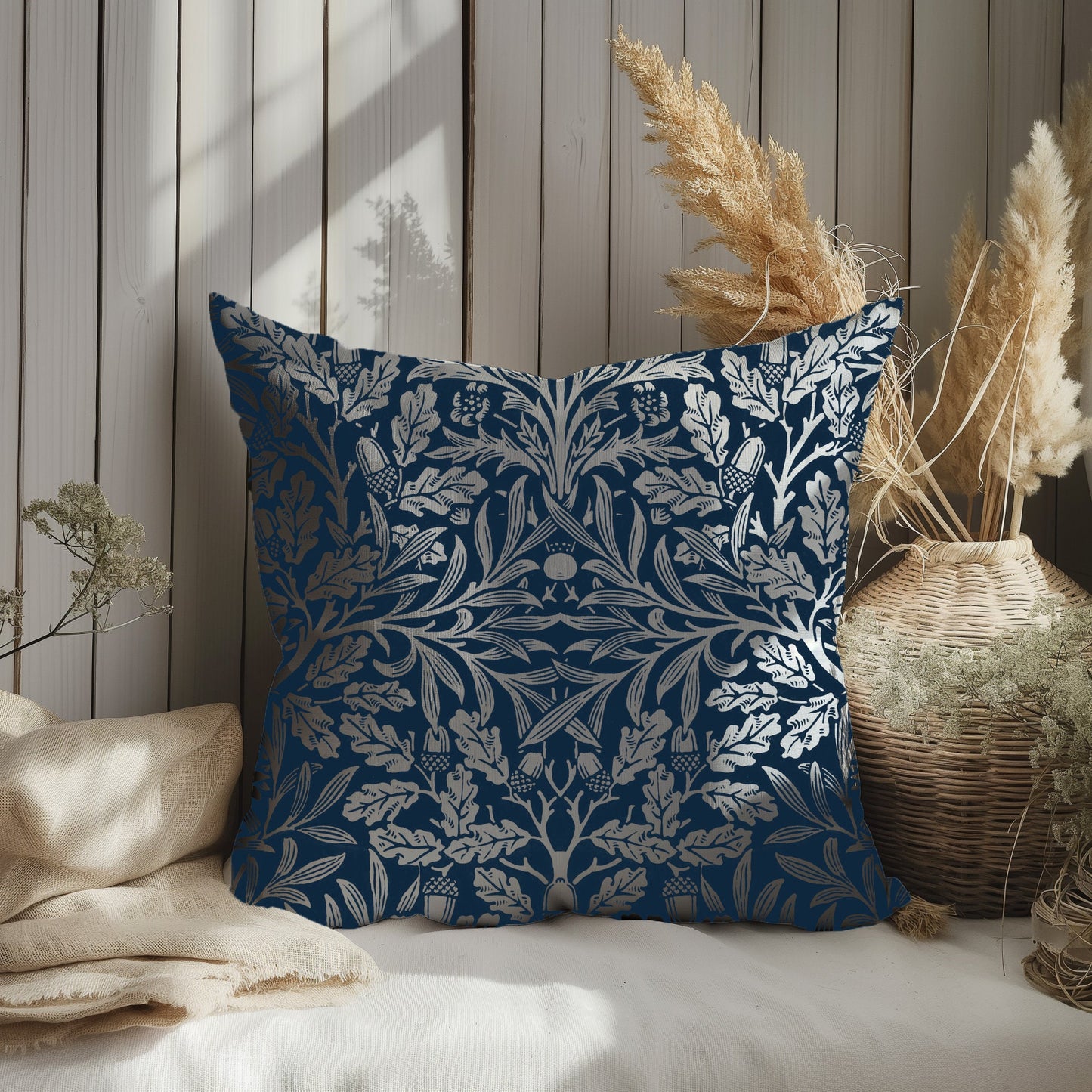 Modernt örngott i linne med blommotiv, William Morris, ekollon och eklöv, Art and Crafts örngott på linne för Coutryhome viktoriansk stil