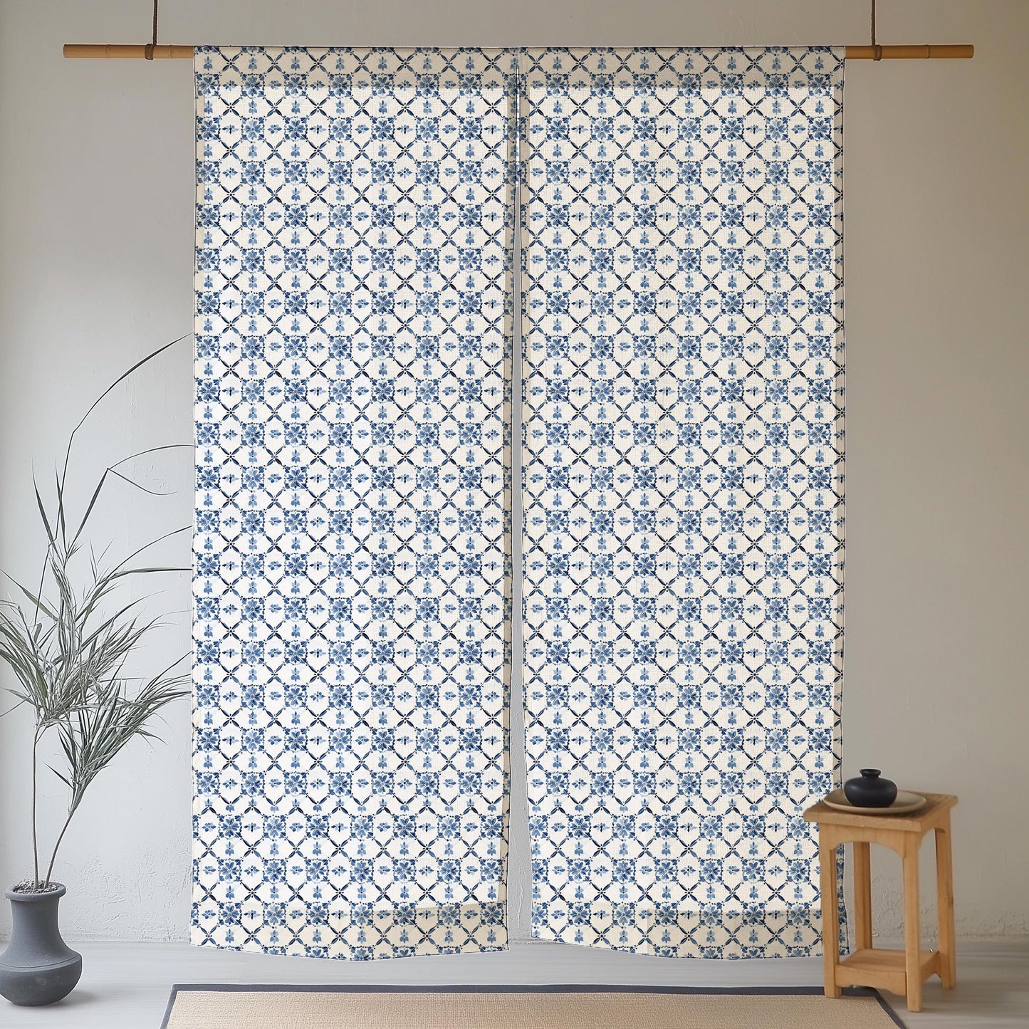 Blåvit Noren-gardin i linne - Japansk Noren-panel i linne med svenskt kakeltryck - Japandi-gardin med dörröppning, stångficka