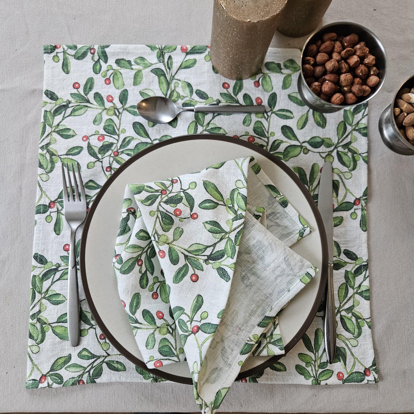 Linen napkins or tablecloth Christmas holiday print / Mistletoe Prints Holiday season table decor Chritsmas decoration linen