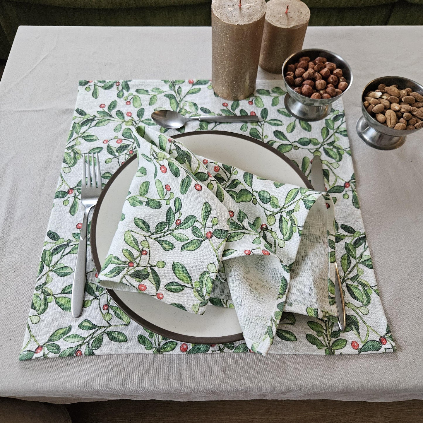 Linen napkins or tablecloth Christmas holiday print / Mistletoe Prints Holiday season table decor Chritsmas decoration linen