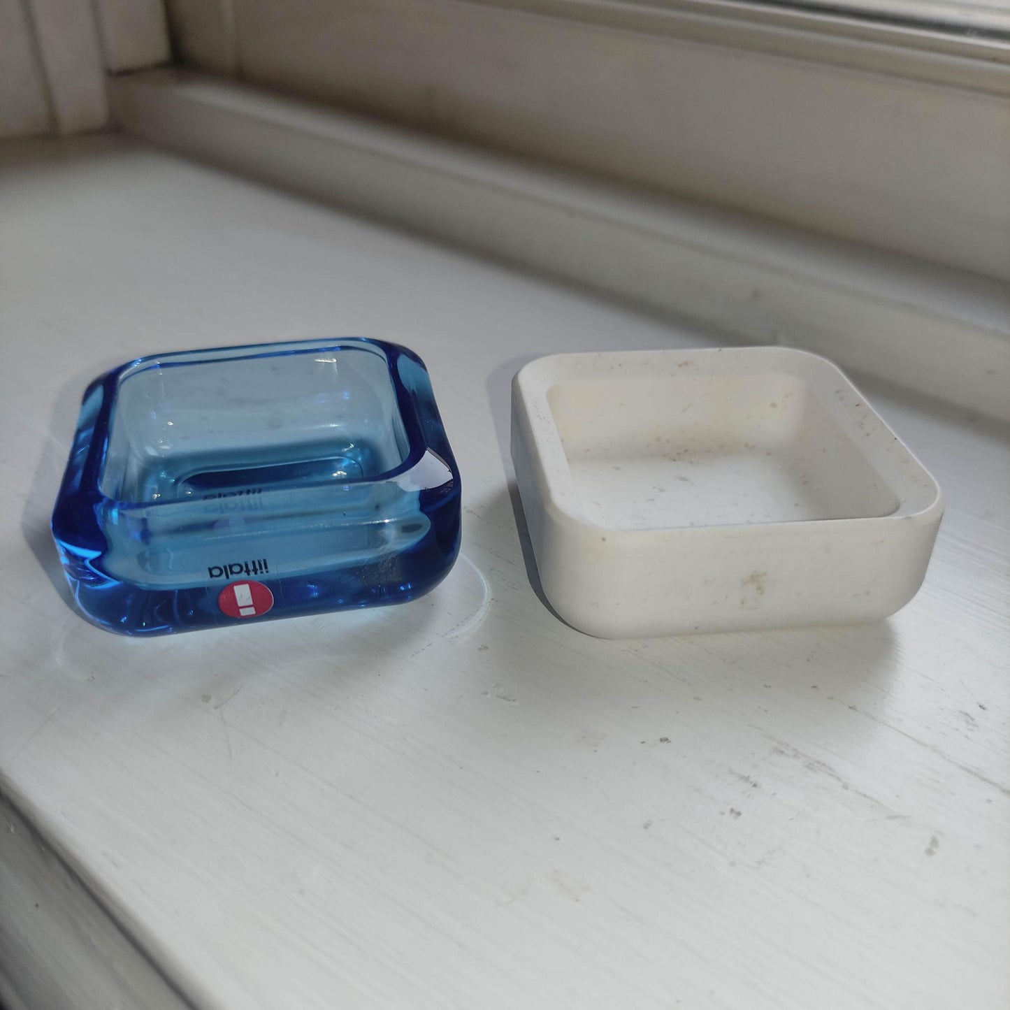 Iittala: VITRIINI Series -  Small Large  Jewelry Box - blue glass with plastic bottom