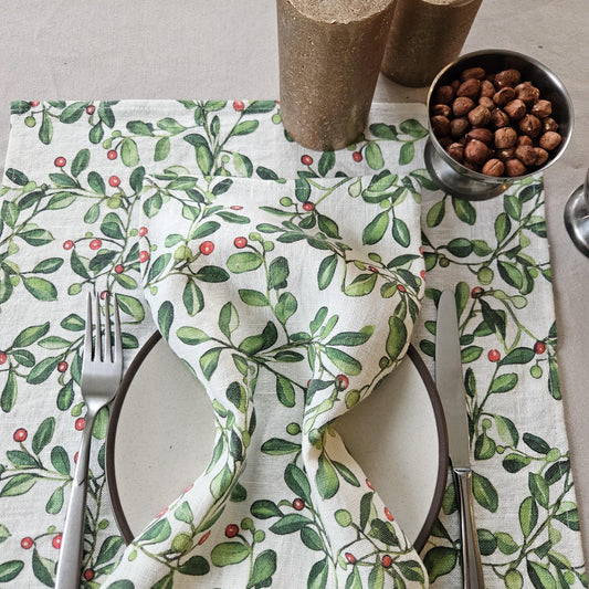 Linen napkins or tablecloth Christmas holiday print /  Mistletoe Prints Holiday season table decor Chritsmas decoration linen