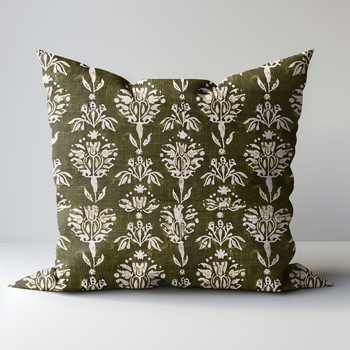 Designerörngott med olivgrönt blommönster på linne, mörkgrönt boho-kudde, kudde med lantlig blommönster i blocktryck