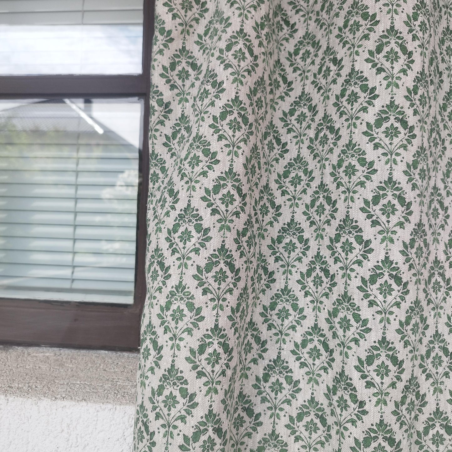 Gardiner 100 % linne med grönt blocktryck FÖRTVÄTTAT. Gardiner för kök, vardagsrum, lantlig stil. Blommig linnepanel för sovrum.