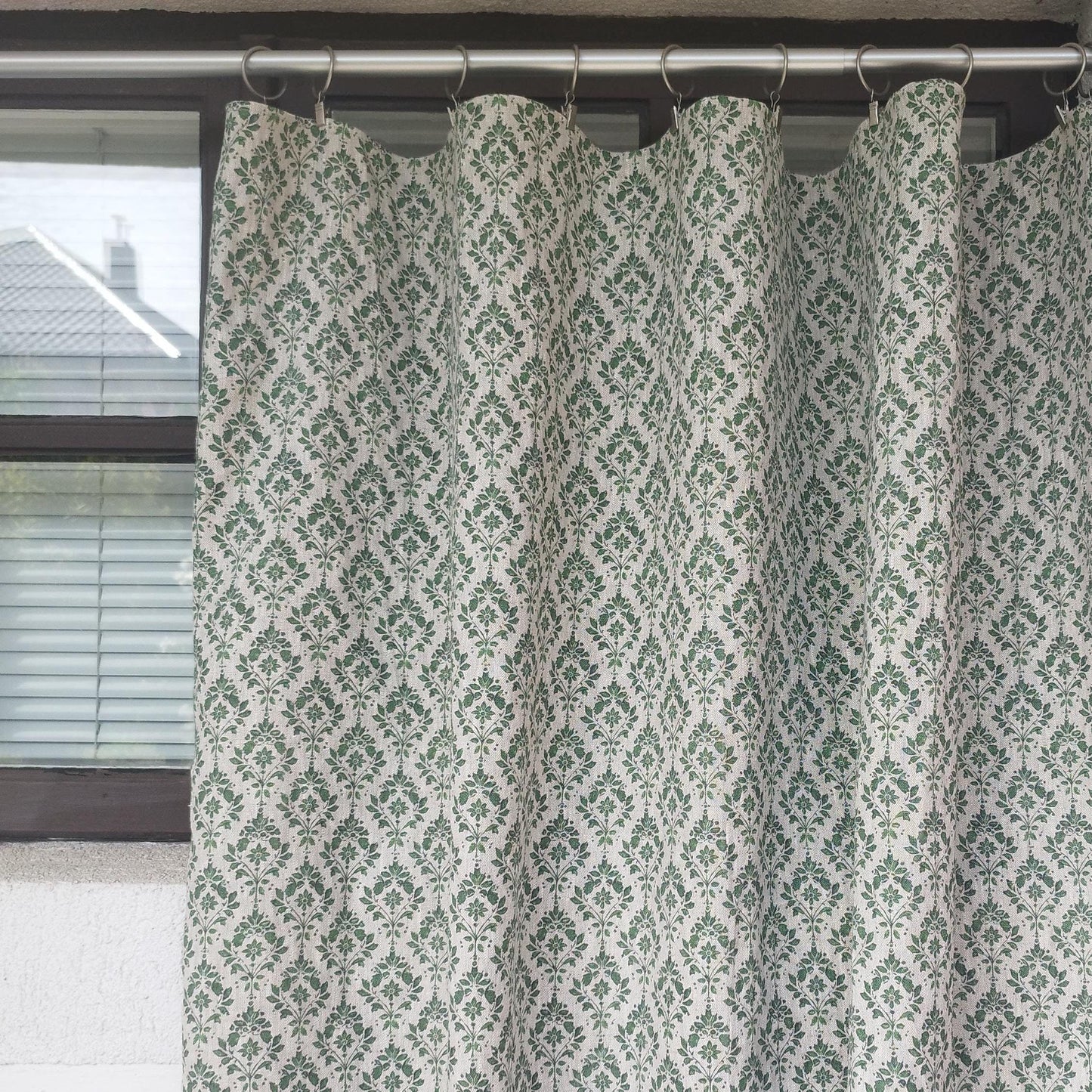 Gardiner 100 % linne med grönt blocktryck FÖRTVÄTTAT. Gardiner för kök, vardagsrum, lantlig stil. Blommig linnepanel för sovrum.