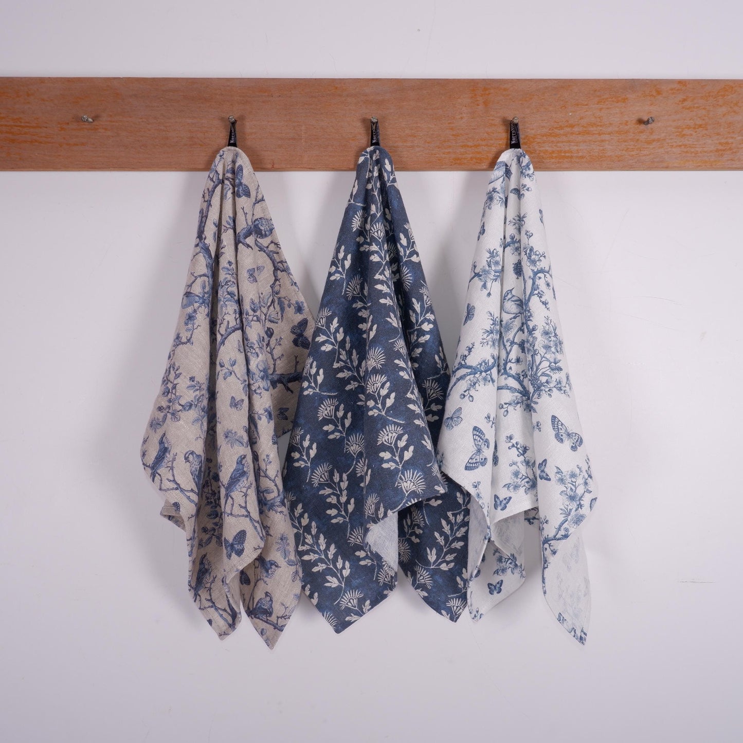 French Tea Towel in linen with toile de jouy print Indigo blue, floral Hand Tea Dish Towel Kitchen Décor Tea Towel