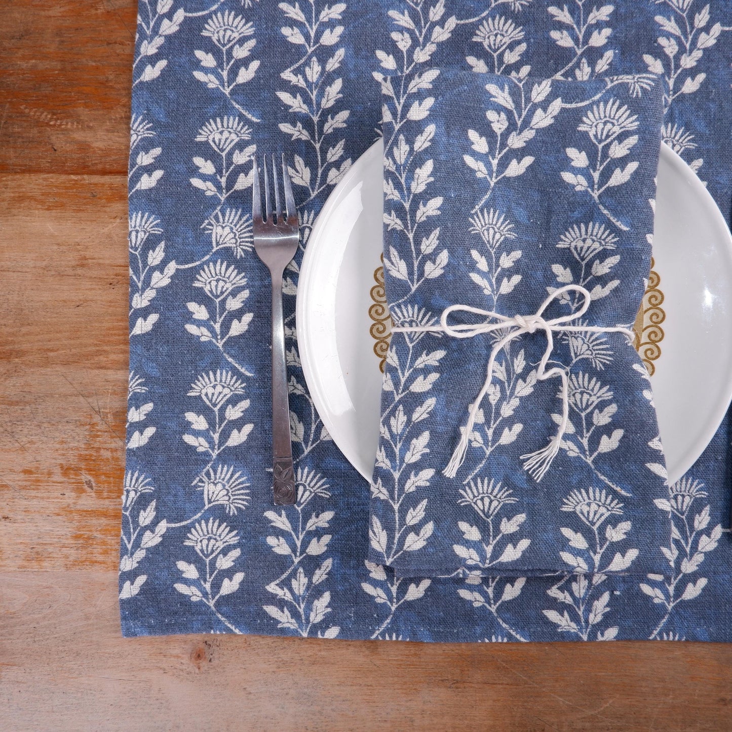 Napkin French linen Toile de jouy in White blue floral with birds and butterflies / Cottage country style Set of linen napkins Stonewashed