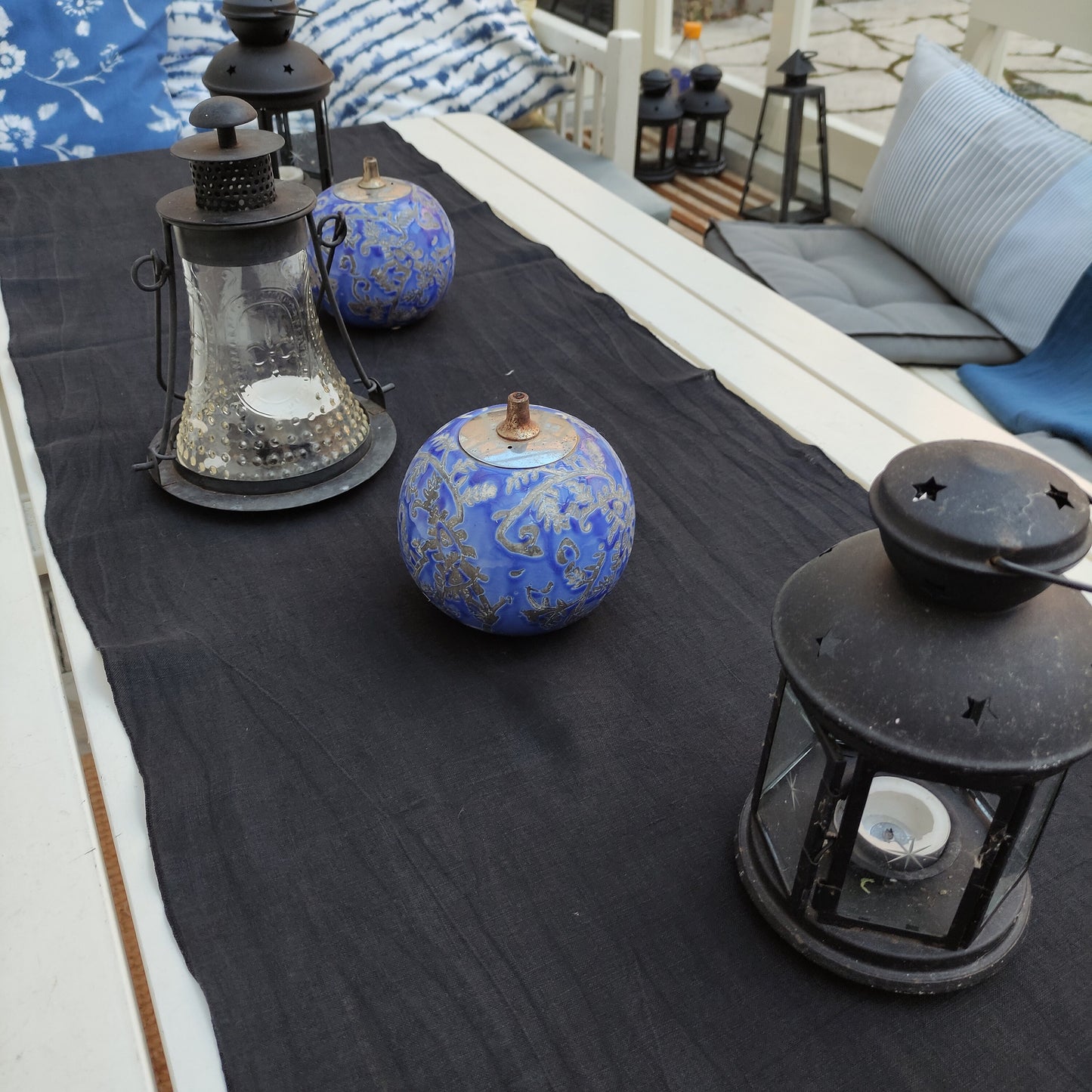 Linen runner in navy in custom size - table setting in linen for wedding parties celebrations - table runner in stone washed linen