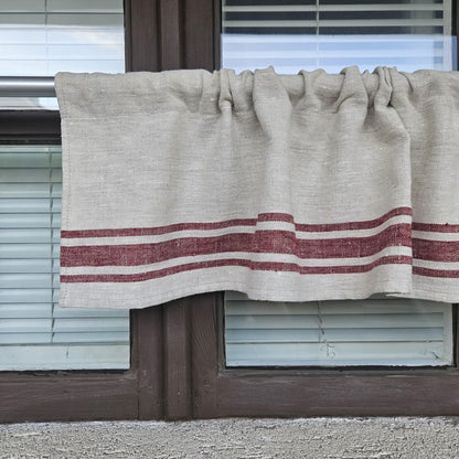 Gardinkappa i lantlig stil - Gardin i linne. Fönsterpanel i vardagsrum, café, kök. Gardin i lantlig stil med säckväv i linne