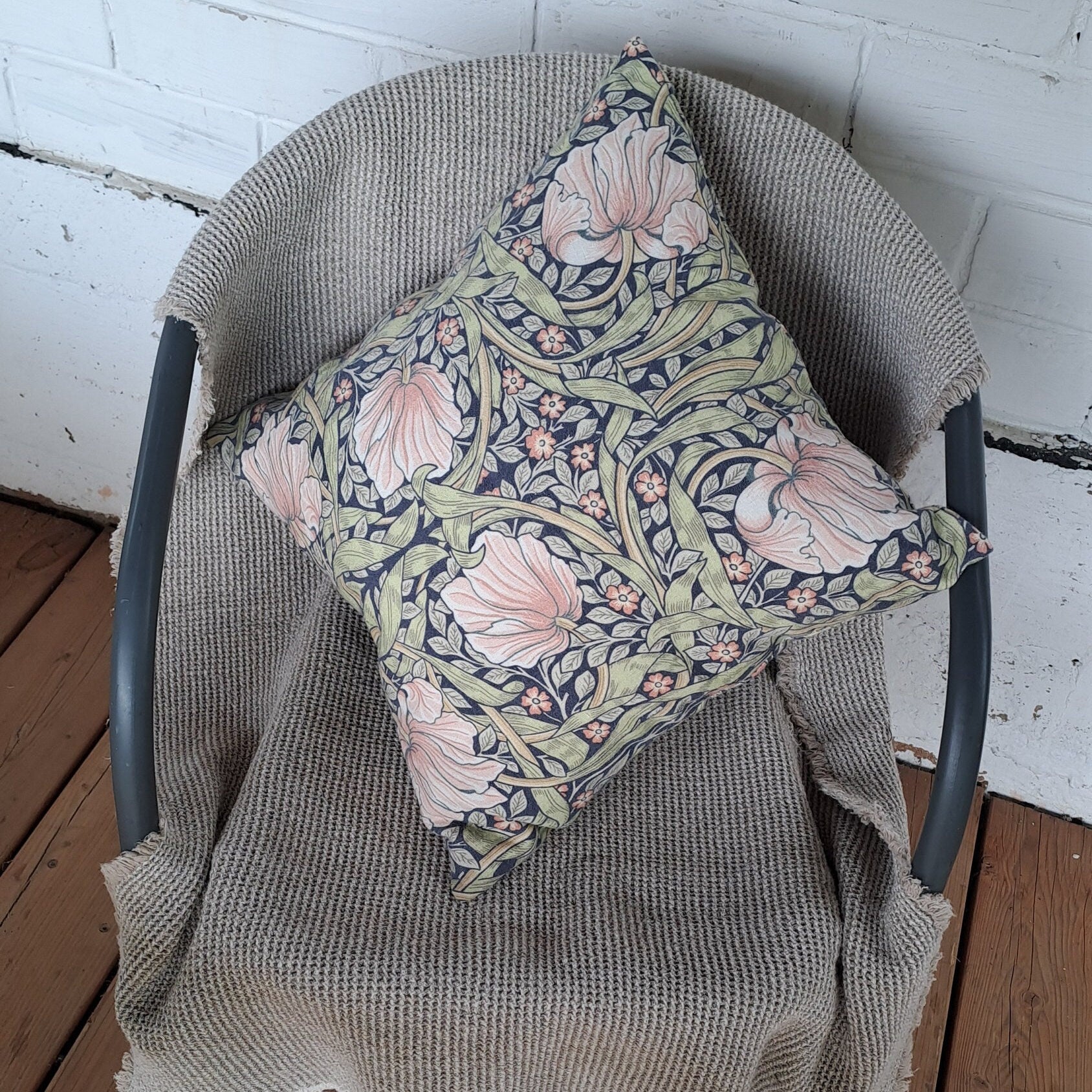 Modern linen Floral Pillow Cover William Morris Pimpernel, Art and Crafts Pillow case on linen for Coutryhome  Victorian