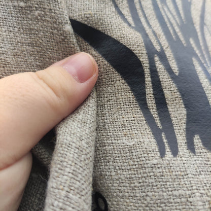 Naturfärgad fransk dörrkappa med 1 panel med Moulin à Grains-stämpel, vita gardinpaneler för dörrfönster i linne