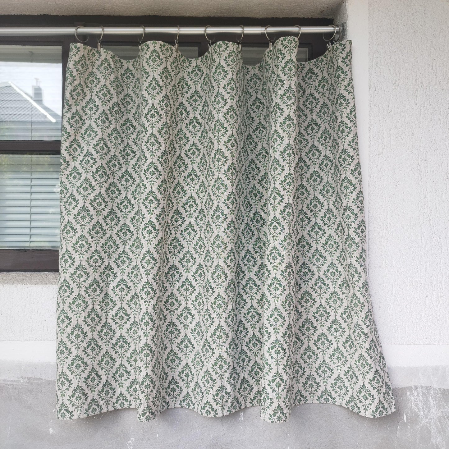Gardiner 100 % linne med grönt blocktryck FÖRTVÄTTAT. Gardiner för kök, vardagsrum, lantlig stil. Blommig linnepanel för sovrum.